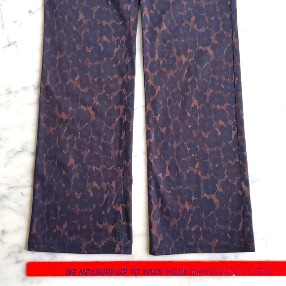 Vintage Express Stretch Cotton and Spandex Animal Print Straight Leg Jeans. - Picture 4 of 6